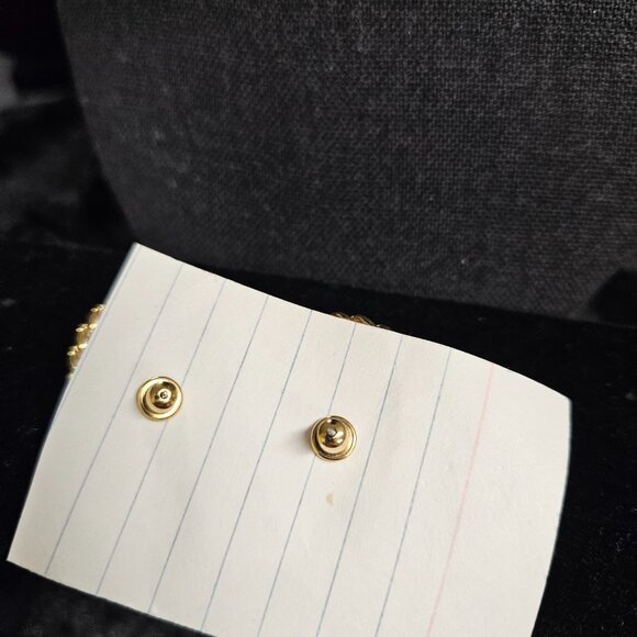 Gold tone with center faux pearl circle earrings - Picture 2 of 2